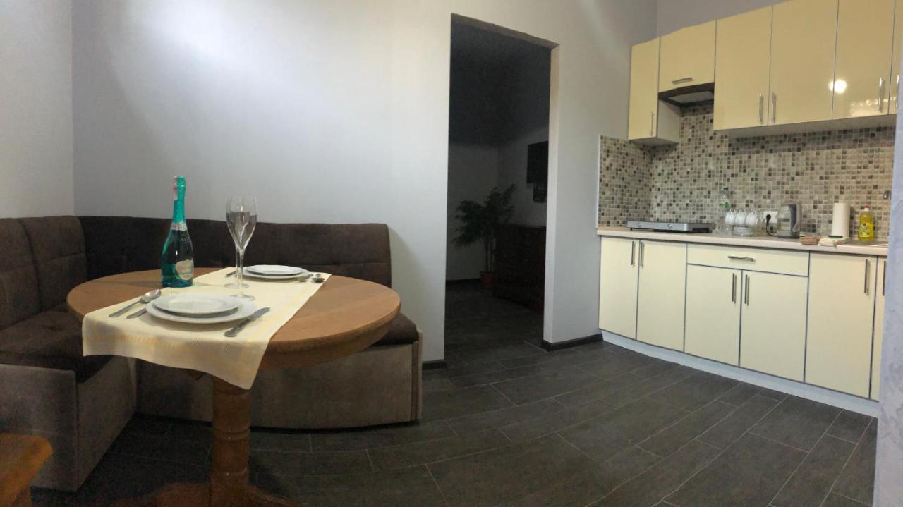 Reef Apartments Odessa Esterno foto